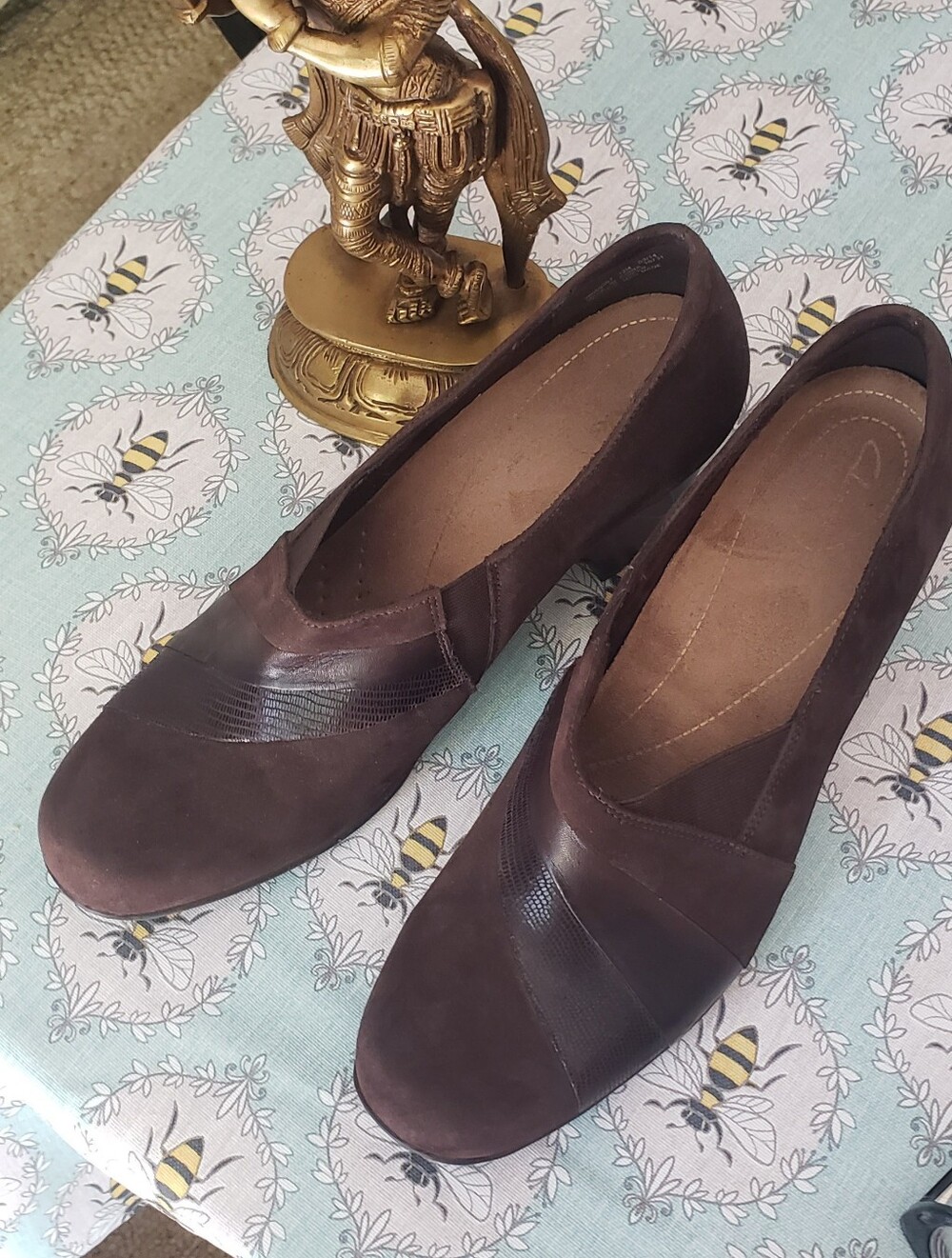 Clarks Women’s Brown Slip-On Comfort Shooties
